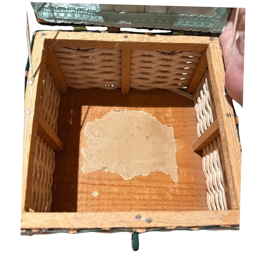 Vintage Japan Wicker Sewing Basket  Cherry Berry Lid Square Box Needs‎ Lining